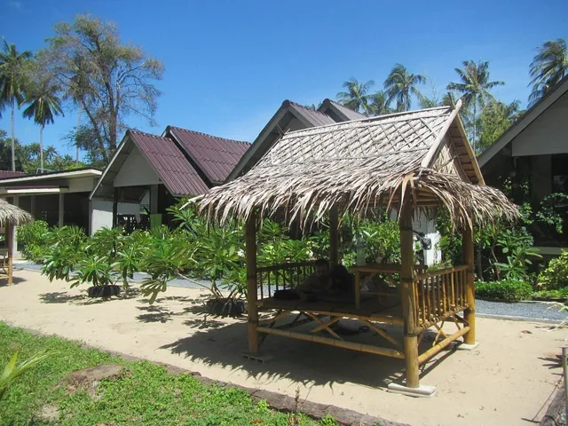 Lanta Baan Nok Resort