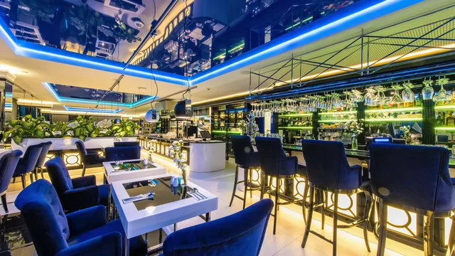 Restauracja First Floor - dania z pieca, steki, ryby i bezpłatny parking