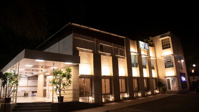 Digambar Hall And Lawns