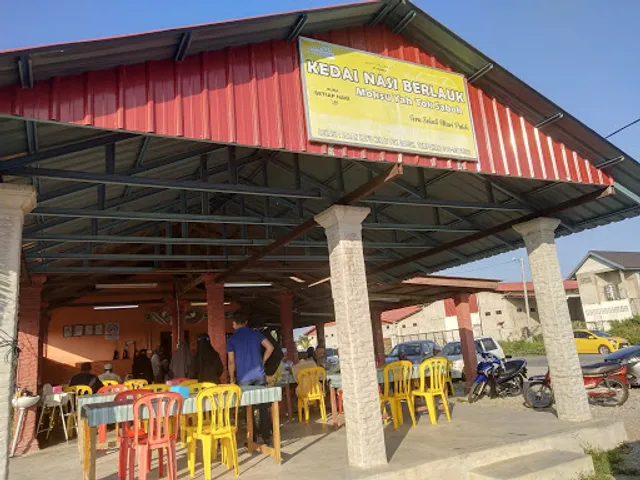 Kedai Nasi Berlauk Moksu Yah Tok Sabah