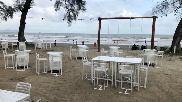 Sands Beach Café @ADENA