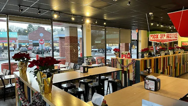 MOOYAH Burgers, Fries & Shakes