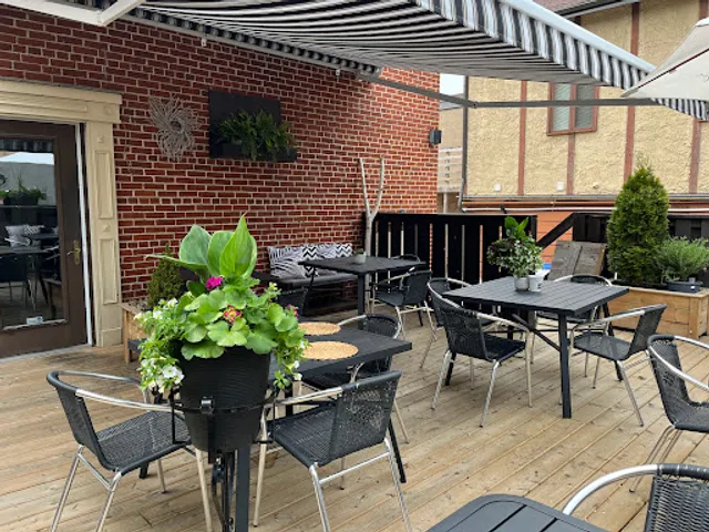 The Curly Willow Eatery