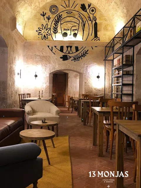 13 Monjas