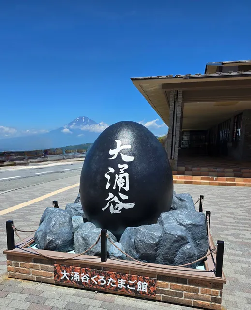 Black Egg Monument (South)