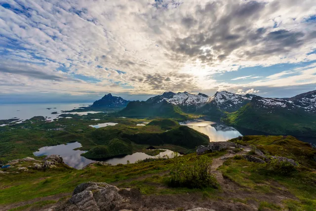 Tjeldbergtinden hike trail head