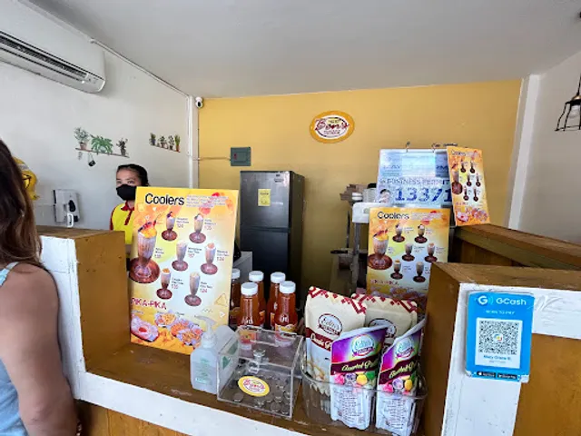 Ben's Halo Halo Ice Cream-Cooler Station Medicion