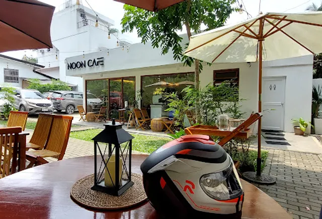 Noon Cafe