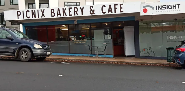 Picnix Bakery & Cafe