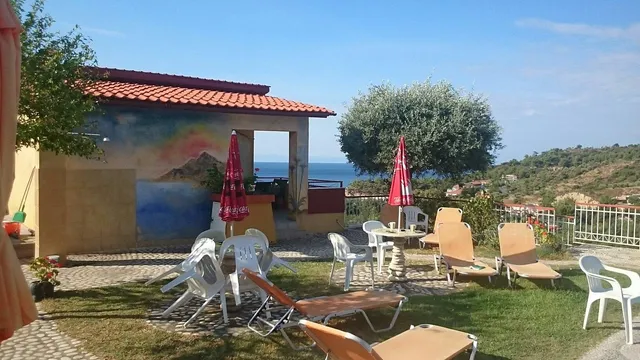 Sunset Apartments & Studios