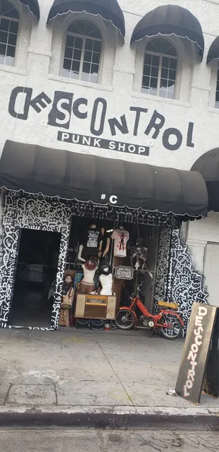 DESCONTROL PUNK SHOP