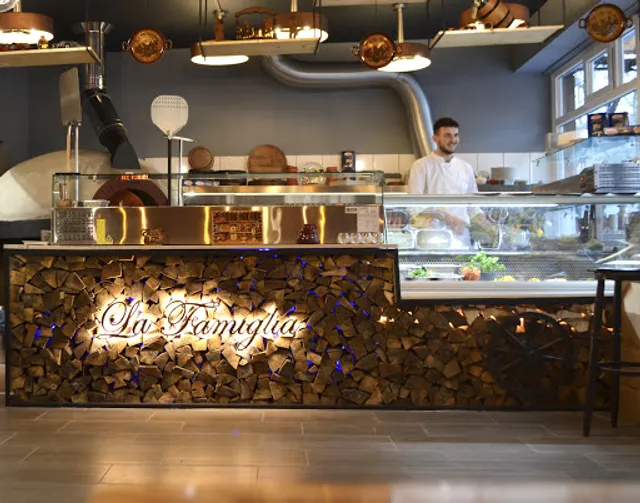 Pizzeria La Famiglia
