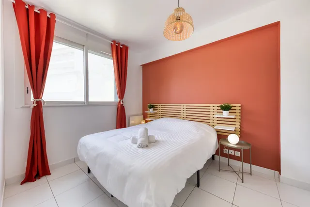 Disponible - Parking rue Gratuit - De 1 à 12 personne - 10mn à pied metro 8, RER A, Cuisine Équipée, Lave Linge