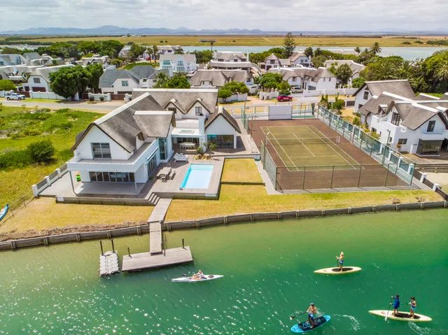 St Francis Bay Canal Accommodation