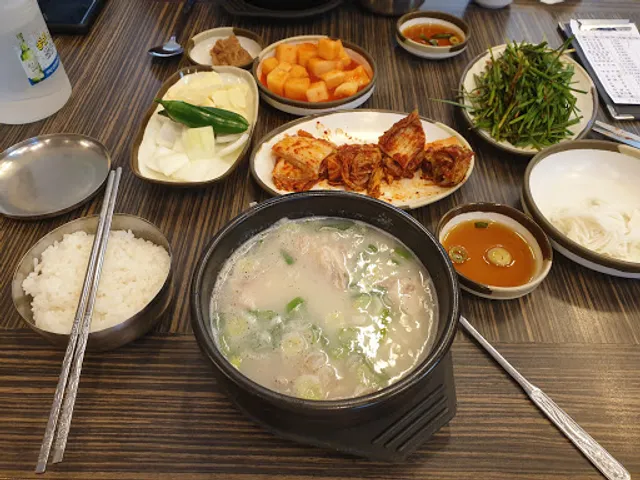 하동원조돼지국밥