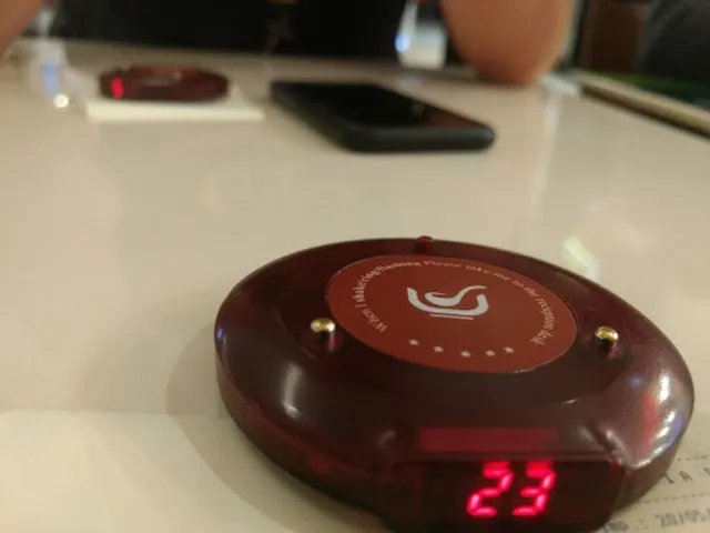 Pigalle Burger Shopping