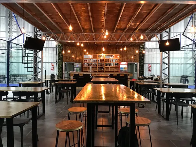 SKY CLUB Padel & Food