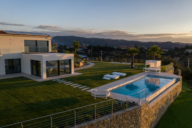 Villa Sabrina Riviera dei Fiori a picco sul Mare con Piscina privata e SPA