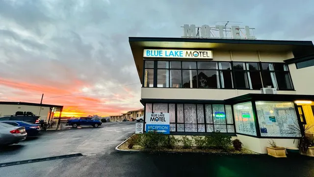 Blue Lake Motel