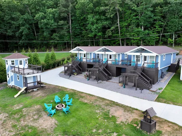 The Cabins at Smith Lake