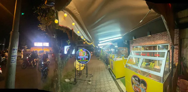 มีมี่ยำเเซ่บหม้อเเตก 20฿ ทุกเมนู & เหนียวไก่ทอดอาบังรสเด็ด