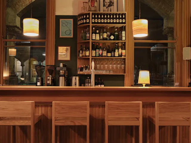 Cam’s Kiosk (Cafe & Bar)