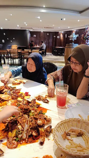 TJ Shellout & Steamboat Miri