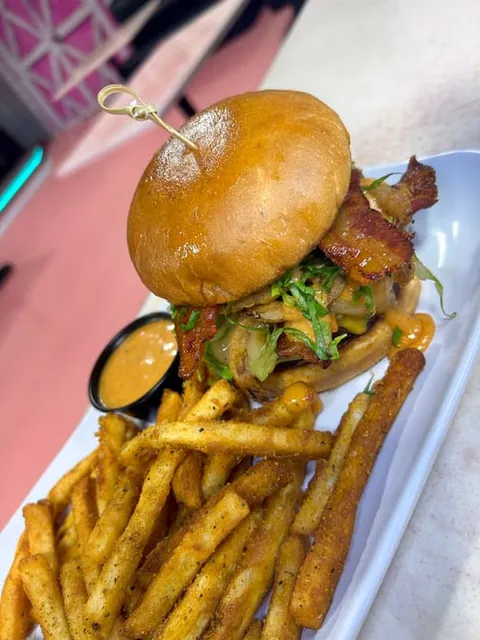 Rosé Restaurant & Lounge