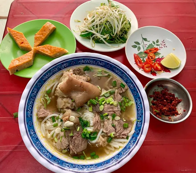 Bún Bò Huế 18 Cao Bá Nhạ