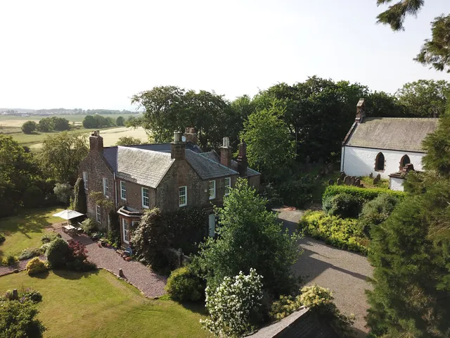 Applegarth House and Cottages