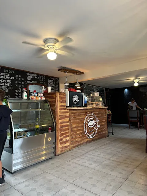 Cielo Rojo Coffee & Bakery