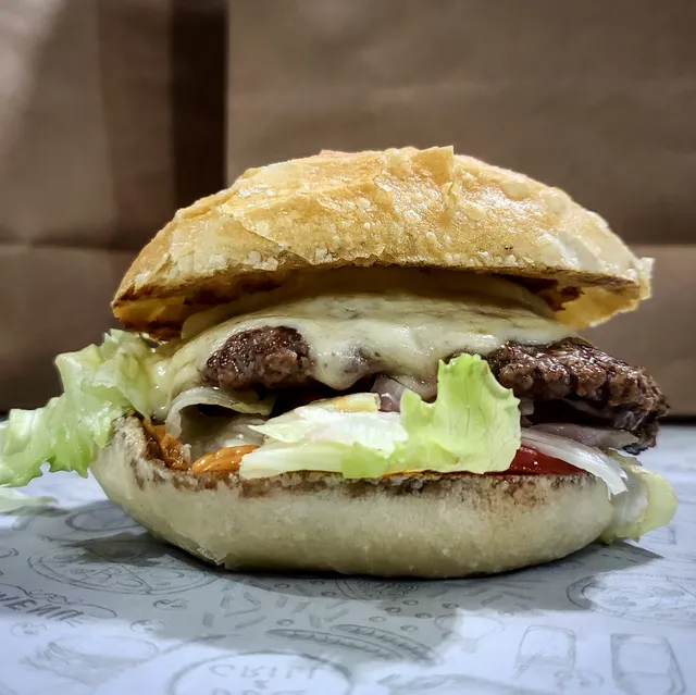 Mr. Bharcks Restaurante, Burger & Café