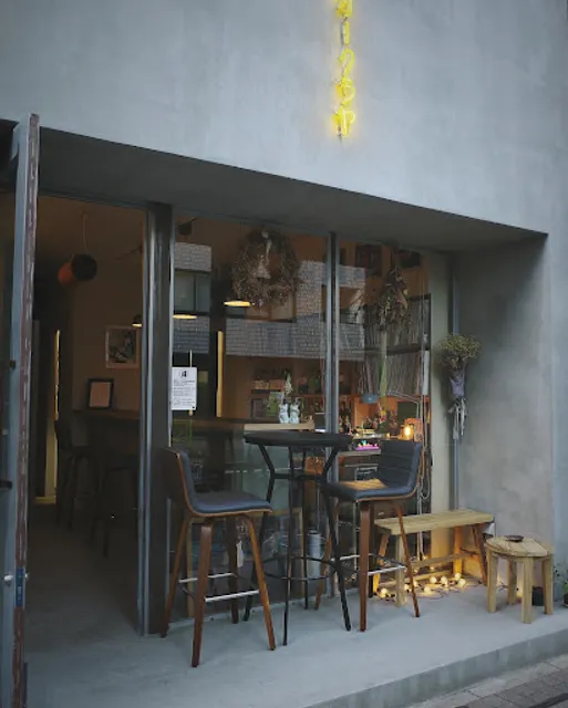 VINYL RECORD BAR “ ŌKURA-YA” オークラヤ レコードバー