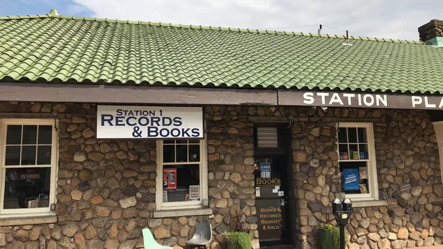 Station 1 Books & Vinyl