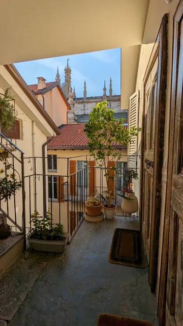 LE QUINTE DEL DUOMO - B&B, ATTICI, APPARTAMENTI, CASE PER VACANZE E SOGGIORNI SUL LAGO