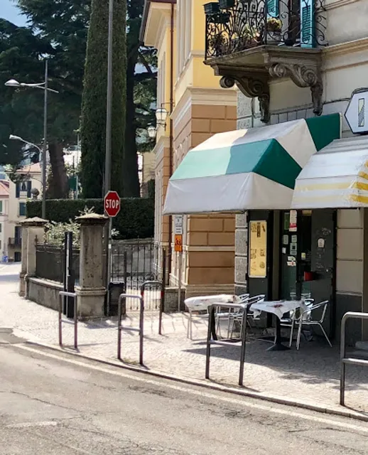 Rock And Roll Cafè Di Albert Ireen