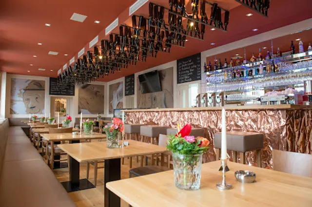 Hotel • Restaurant • Bistro RAFFEL