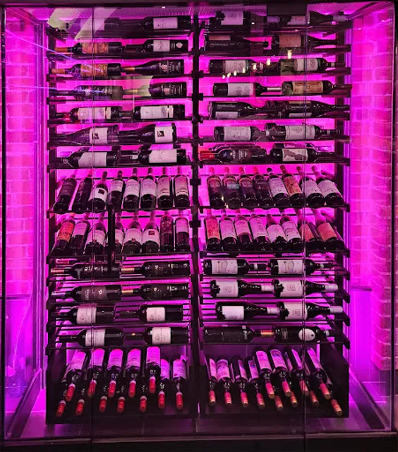 Viva Restaurant + Pizzeria + Bar