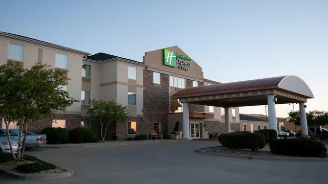 Holiday Inn Express & Suites Bloomington - Normal by IHG