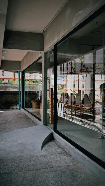 HALFWAY Brunch & Bar