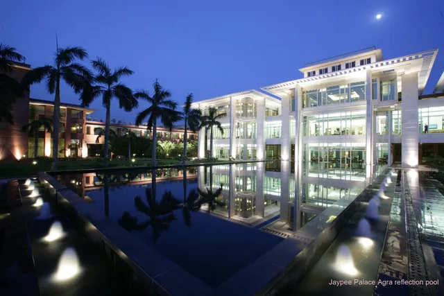 Jaypee Palace Hotel & Convention Centre - 5 Star Deluxe Hotel in Agra