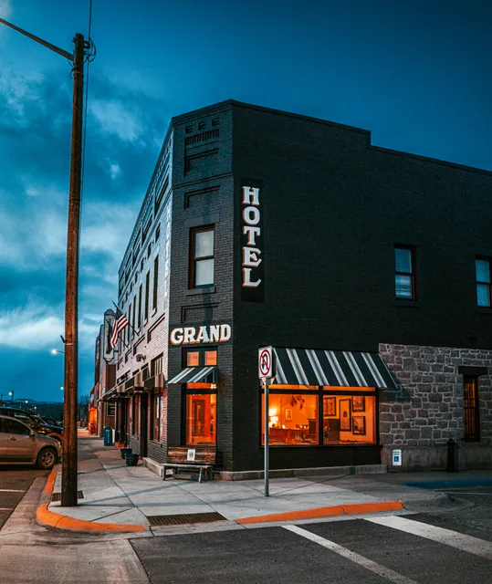 The Grand Hotel & Restaurant