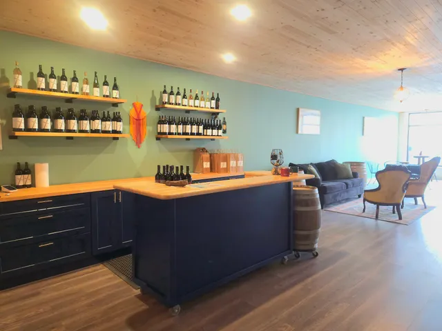 4 Whistles Winery Tasting Room