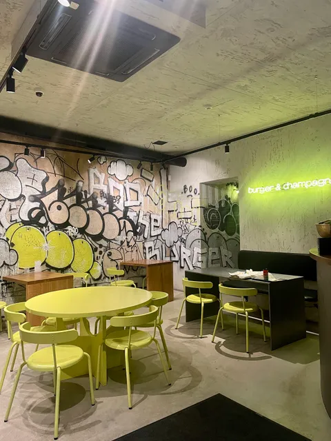 boo / the burger, ēstuve