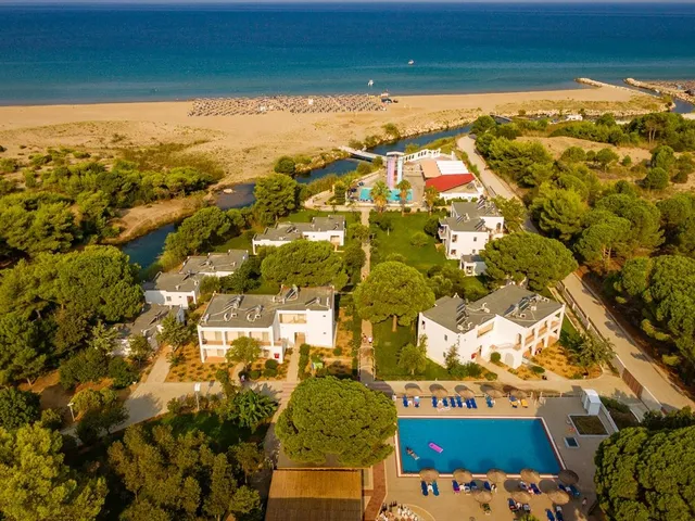 Bomo Kalogria Beach Hotel