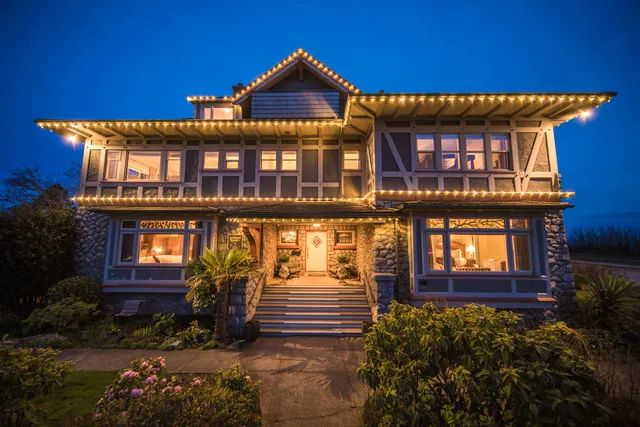 Dashwood Manor Seaside Bed & Breakfast