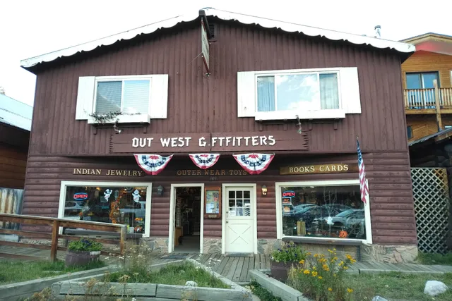 Out West Giftfitters