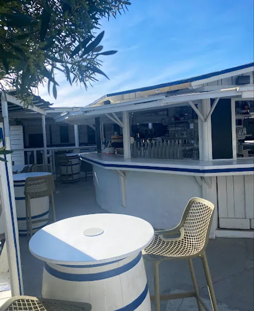 La Voile Bleue Can olivier