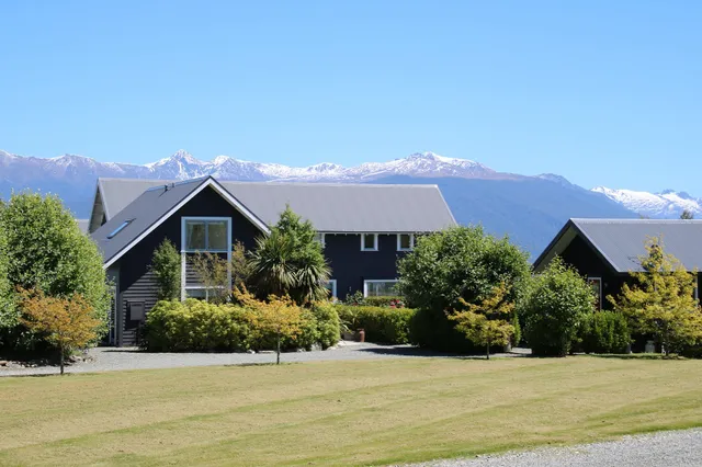 Dusky Ridges - Te Anau Bed and Breakfast, farmstay accommodation