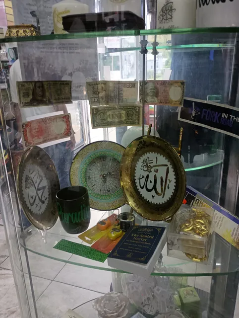 Paradise Islamic Fashion & Books